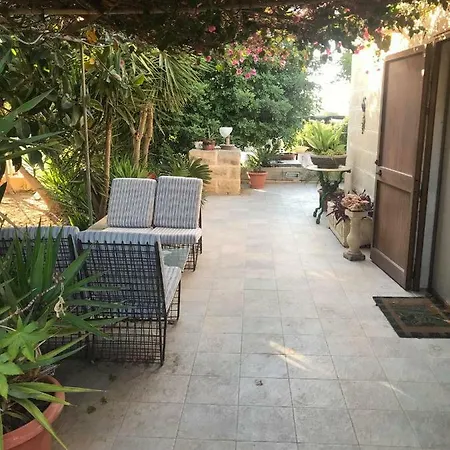 Apartment Gnejna *